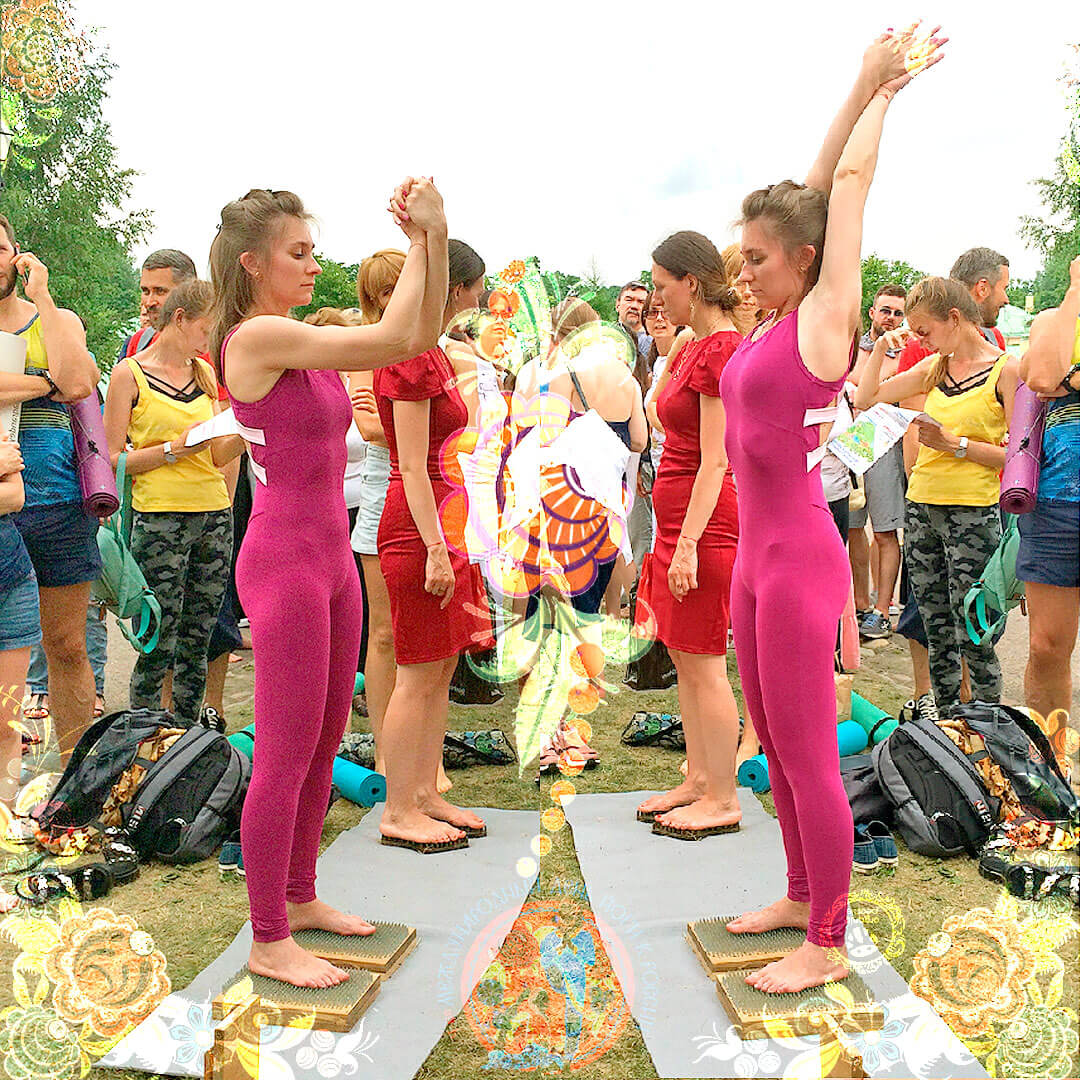 Международный день йоги в Царицыно - йога на гвоздях - фото